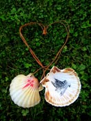 La venera o concha del peregrino (Pectem Maximus L) se ha convertido a lo largo de la historia del camino en s�mbolo de la peregrinaci�n a Santiago de Compostela
					